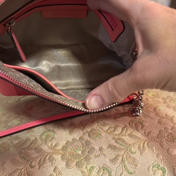 Michael Kors shoulder strap, cross body bag. Small Pink and silver hardware - Picture 3 of 8